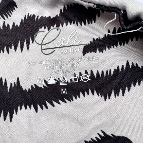 Cali Active  Women’s Sporty Exercise  Athletic Animal Print Bike Short Sz M - Picture 7 of 8